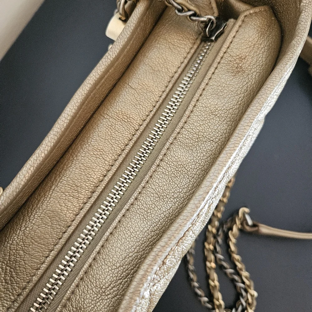 Chanel Gabrielle Hobo Ombre Gold Quilted Crossbody Bag with Chain Strap - Picture 5 of 11